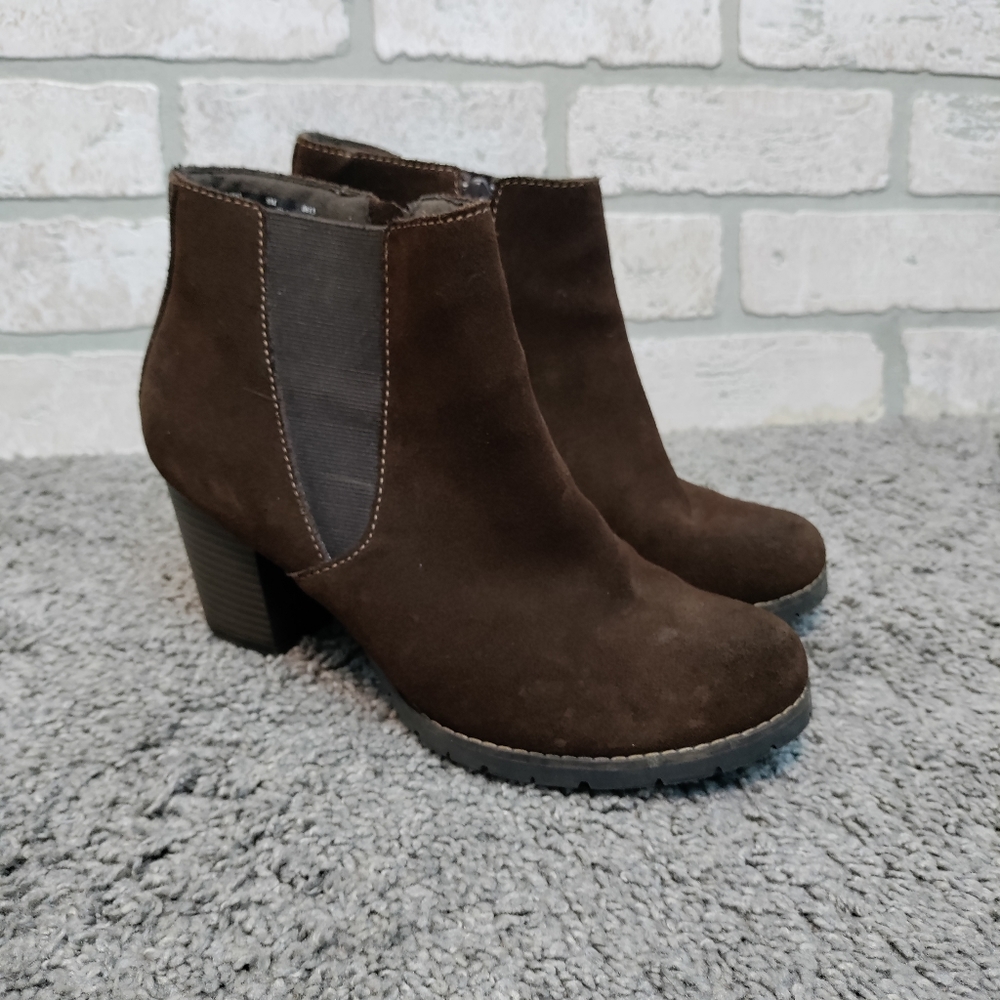 Clarks Womens Brown Leather Ankle Heeled CUTE Boot Size 8M